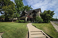 d1604_52_front_lawn.jpg